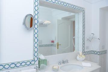 Bathroom sink