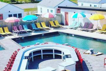 Poolside bar