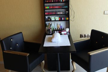 Nail salon