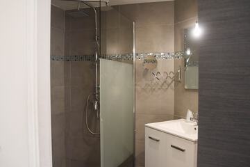 Bathroom shower