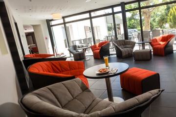 Lobby lounge