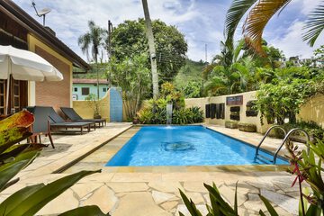 Pool waterfall