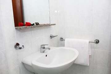 Bathroom sink