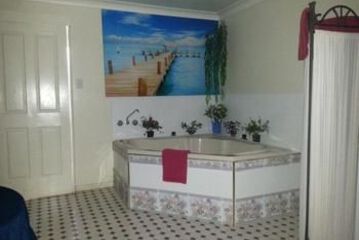 Deep Soaking Bathtub