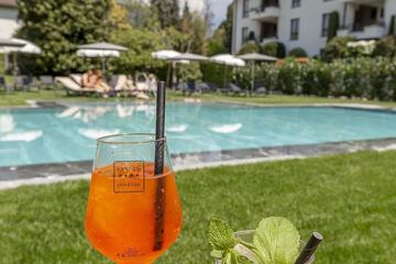 Exercise/lap pool