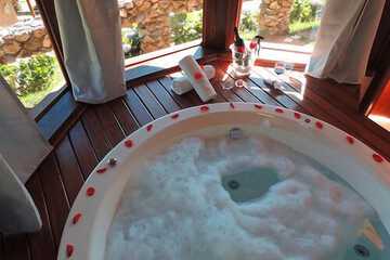 Jetted tub