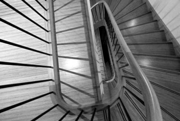 Handrails in stairways