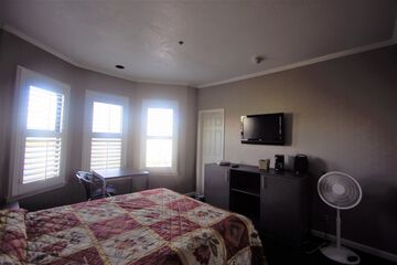 Room 27 of 34