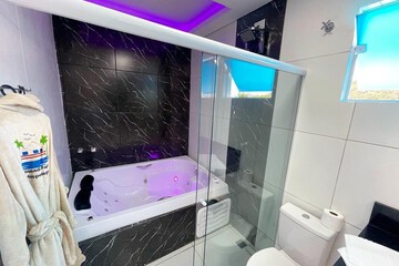 Private spa tub