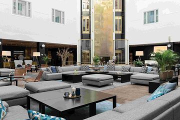 Lobby lounge