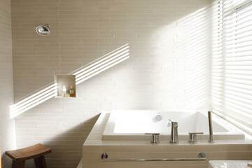 Deep soaking bathtub