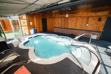 Indoor/outdoor pool