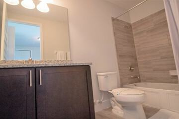 Deep soaking bathtub