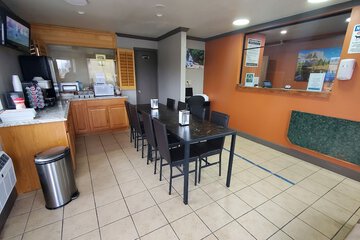 Breakfast/Coffee Service 35 of 38