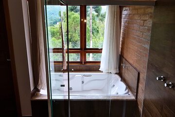 Jetted tub