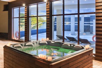 Indoor spa tub