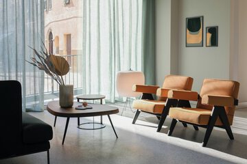 Lobby lounge