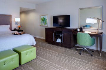 Room 10 of 32