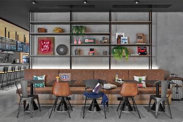 Lobby lounge