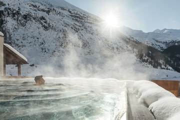 Rooftop pool