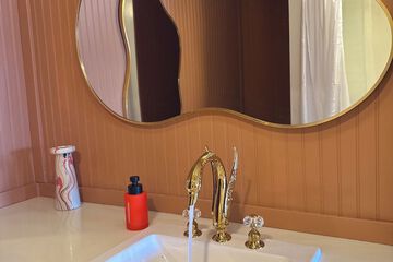 Bathroom sink
