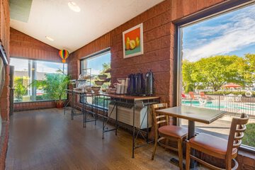 Breakfast area