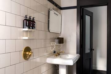 Bathroom amenities