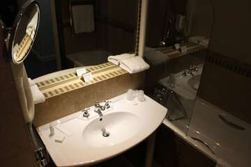 Bathroom sink