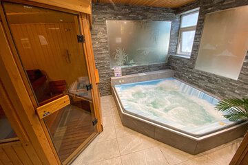Indoor spa tub