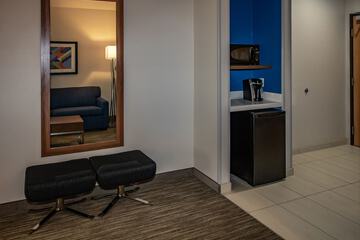 Room 93 of 135