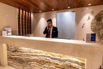 Check-in/check-out kiosk
