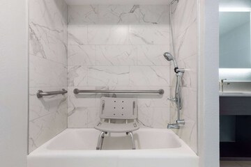 Travelodge by Wyndham Lemoore Near Naval Air Station