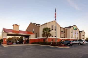 Holiday Inn Express & Suites Milton East I-10 by IHG