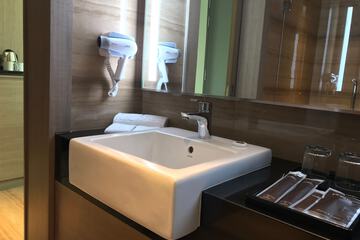 Bathroom sink