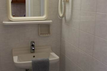 Bathroom sink