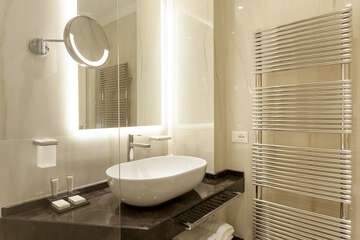 Bathroom sink