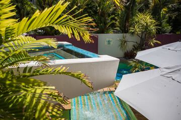 Pool waterfall