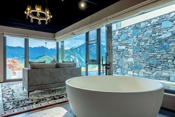 Deep soaking bathtub