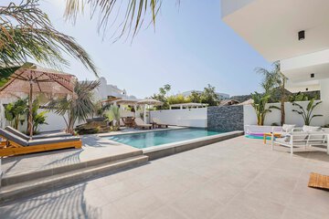 Private pool