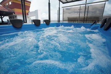 Jetted tub