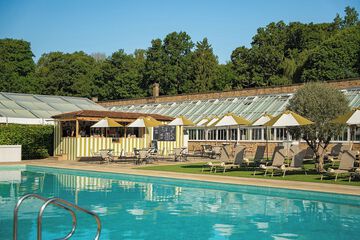 Indoor/outdoor pool