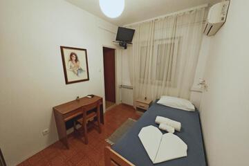 Photo 100