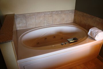 Jetted tub