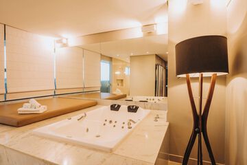 Jetted tub