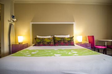 Room 17 of 39