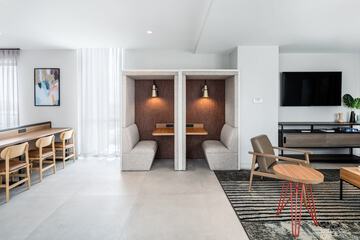 Hotel 7 of 65