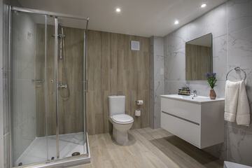 Bathroom shower