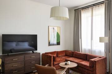 Room 17 of 37