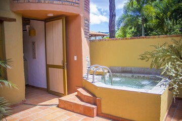 Private spa tub