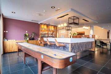 Lobby lounge